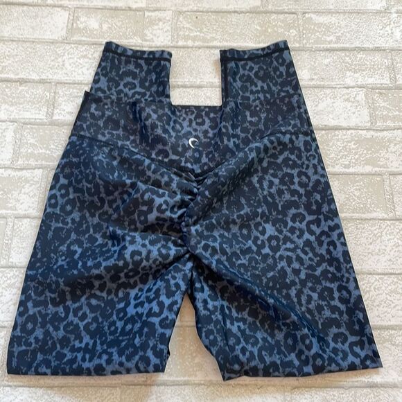 Zyia animal print scrunch leggings - Picture 9 of 9